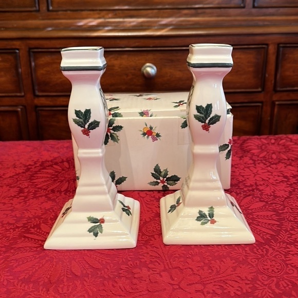 MIKASA Heritage CAB 08 Christmas Story Candlesticks ~ Set of 2 - Picture 4 of 11